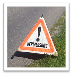 Schild-Achtung-Vermessung